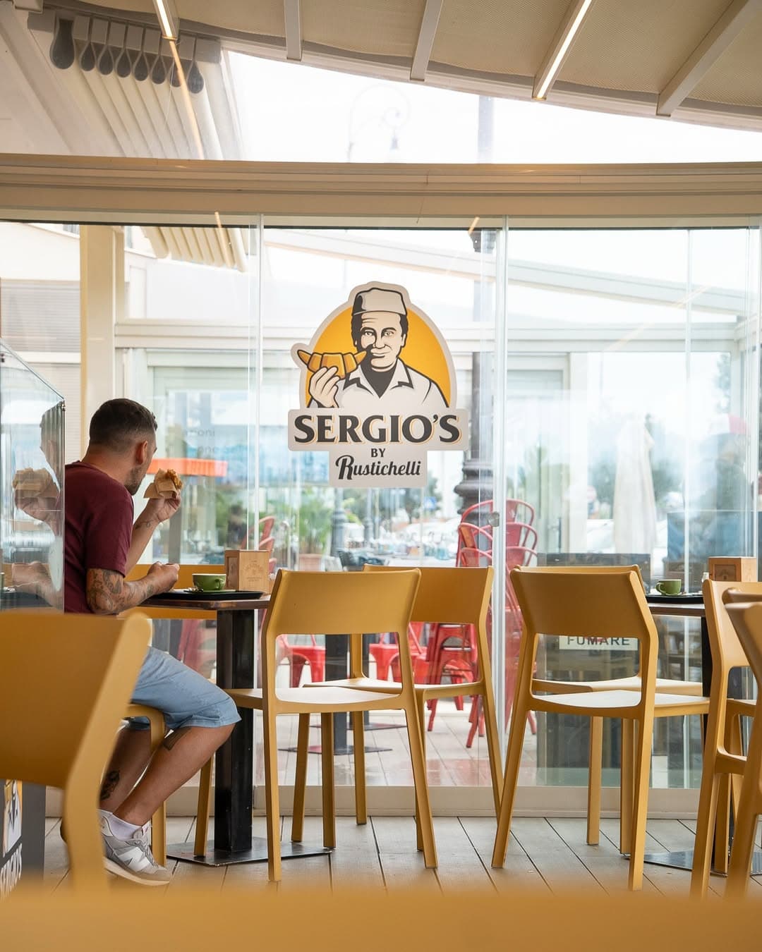 Portfolio Stacce Agency - Rustichelli: Pizzeria dal concept giovane e dinamico. Abbiamo curato foto, video e strategie social per comunicar